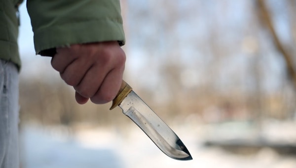 Незнакомец с ножом замечен у школы в Серпуховском районе
