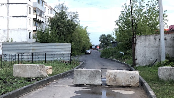 Улица в Серпухове превратилась в тупик, ради спокойствия богачей