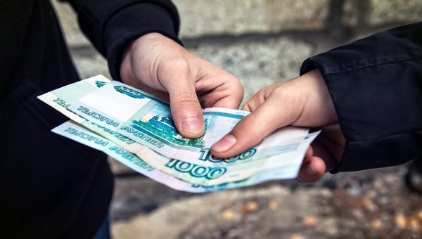 Россияне признались, что стали чаще брать деньги в долг