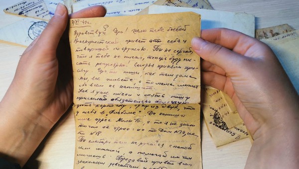 Серпуховская школа приняла от редакции архив писем с фронта