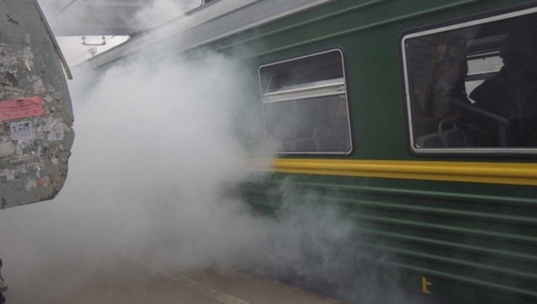 «Этот поезд в огне»: в подмосковной электричке вспыхнул вагон