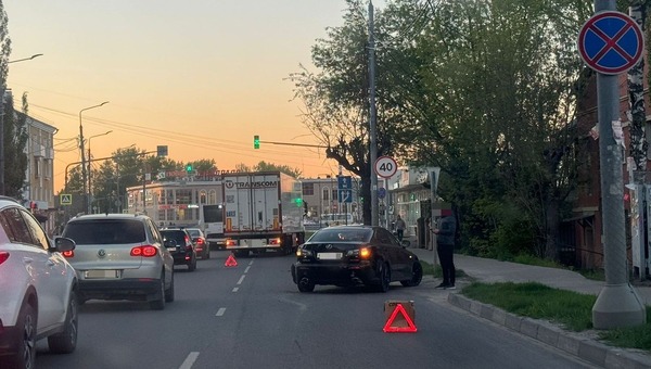 ДТП на центральной улице Серпухова создало пробки в пятницу вечером