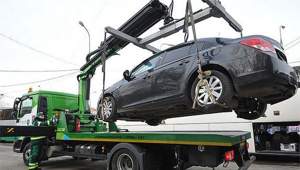 Дерзкое похищение автомобиля в Подмосковье: преступник нанял эвакуатор