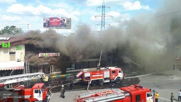 В Подмосковье в торговом павильоне вспыхнул пожар