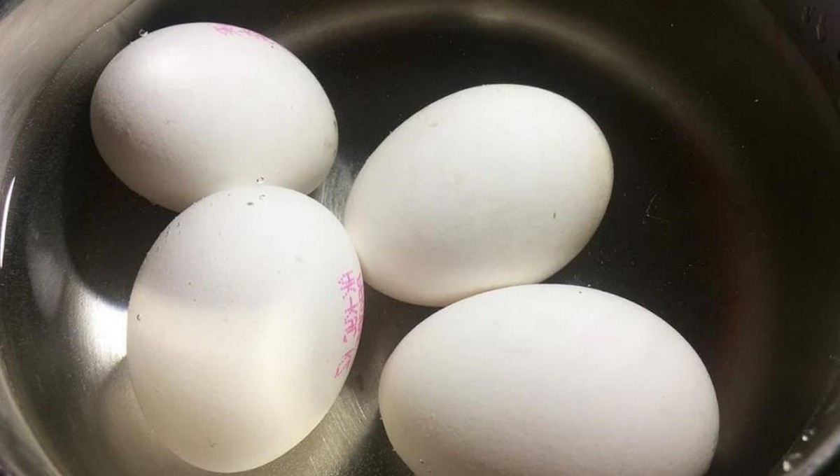 Как сварить яйца, чтобы они не потрескались