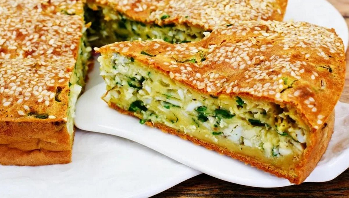 Этот заливной пирог с зеленым луком — безумно вкусный и простой