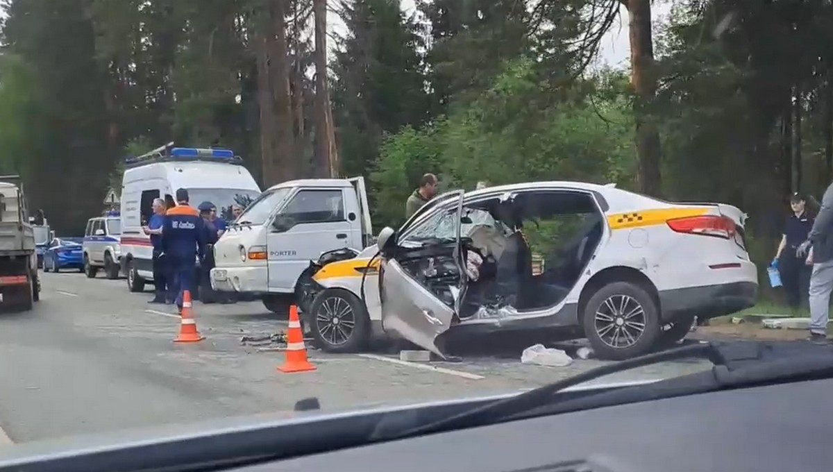 В страшной аварии в Подмосковье погиб пассажир такси