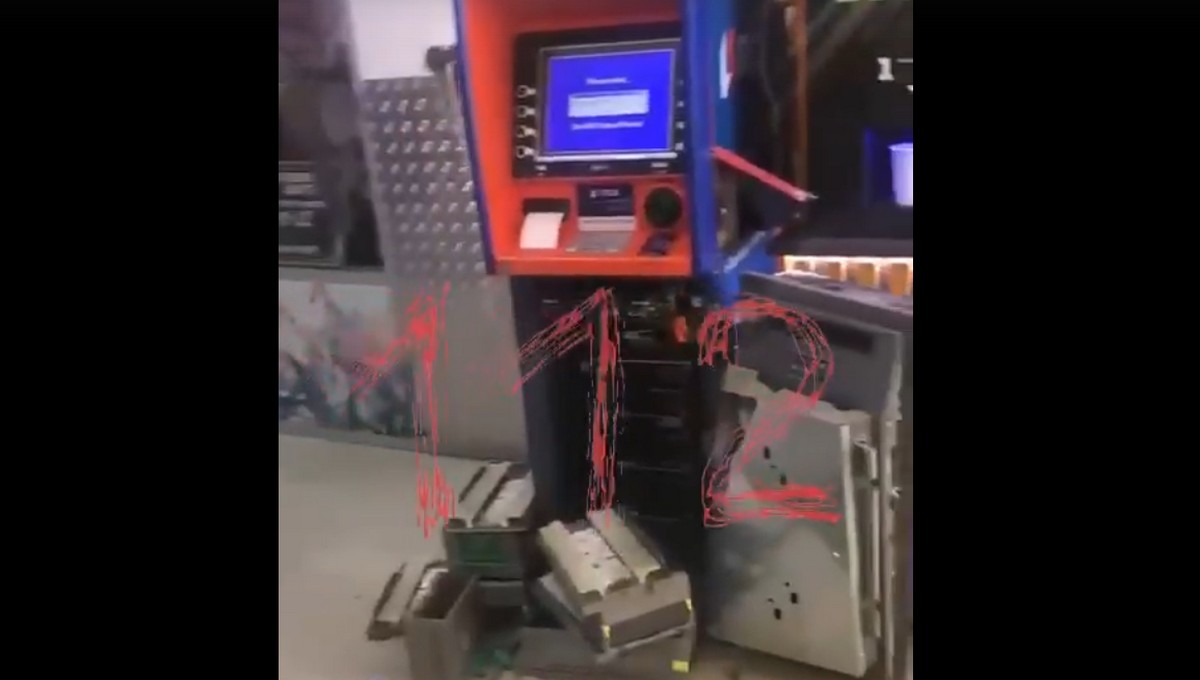 В Подмосковье грабители вскрыли два банкомата как игрушки