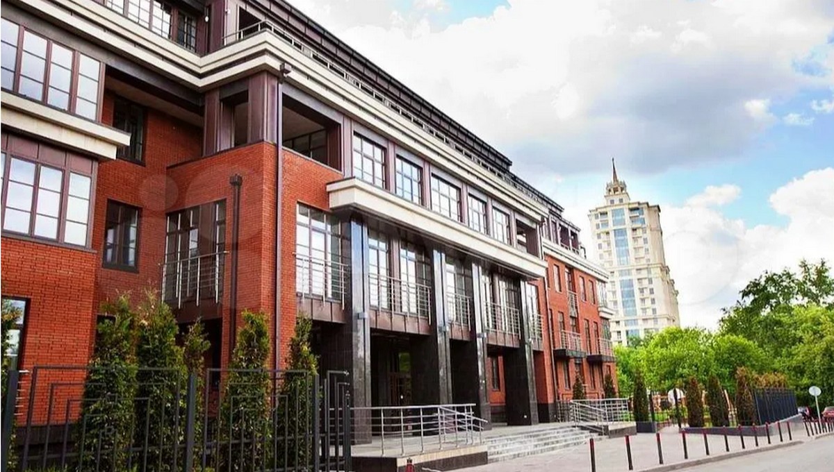 Известный комик продает свою московскую квартиру за 260 миллионов рублей