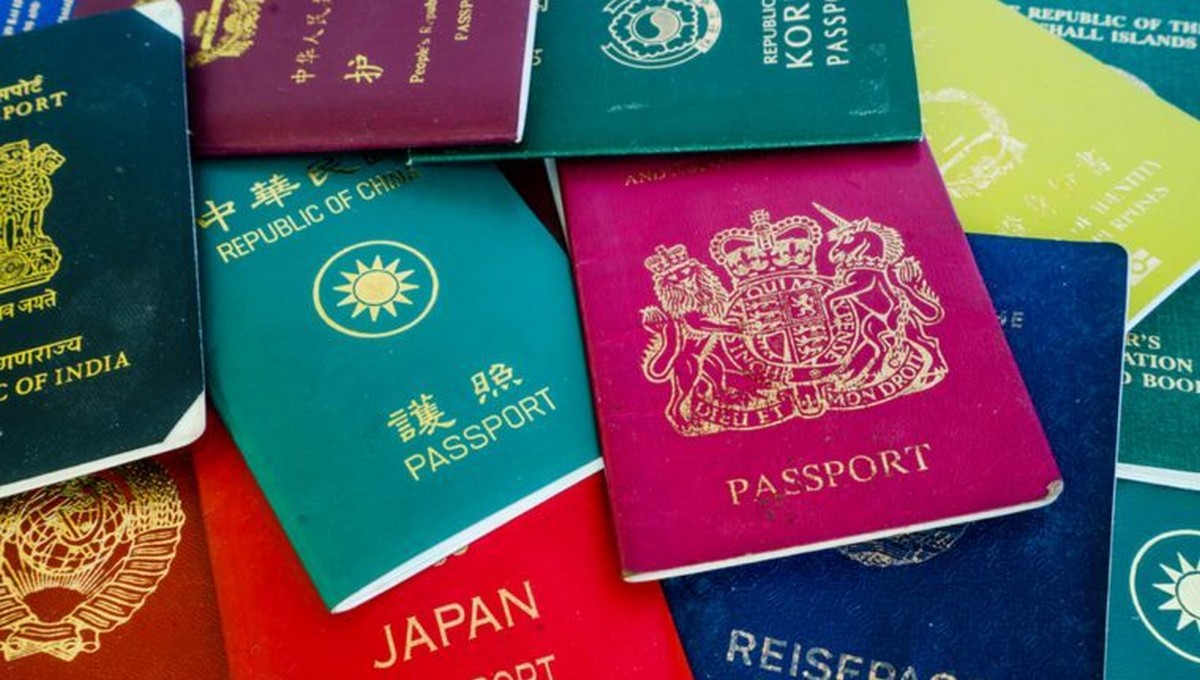 Какой цвет паспорта - самый популярный в мире?