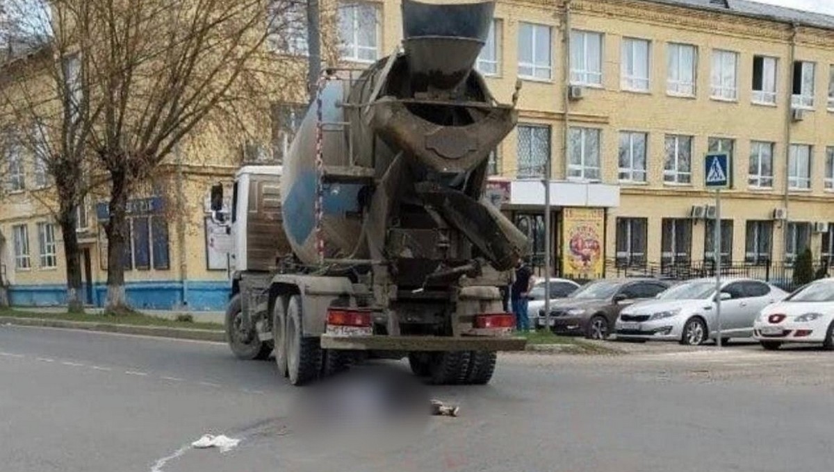 В подмосковном городе женщину переехала бетономешалка