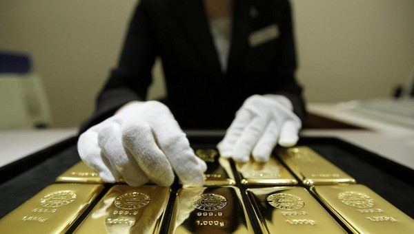 «Срочно закупайтесь золотом!» — советуют экономические аналитики.