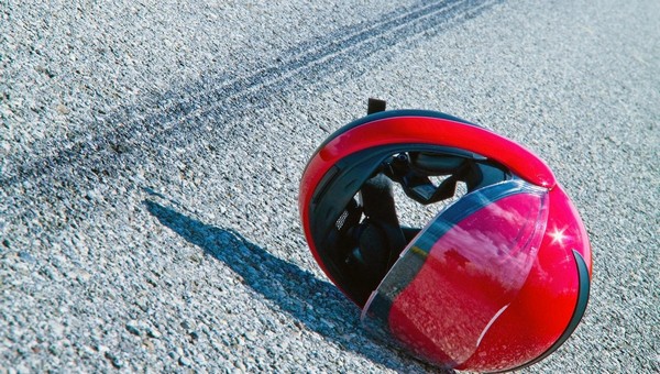 Мотоциклист погиб в Подмосковье, врезавшись в забор