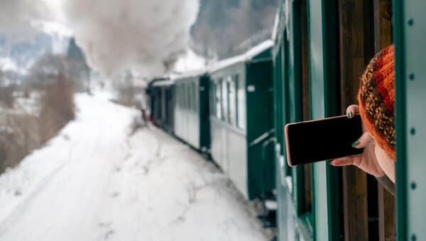 В Подмосковье аварийно остановился замерзающий пассажирский поезд