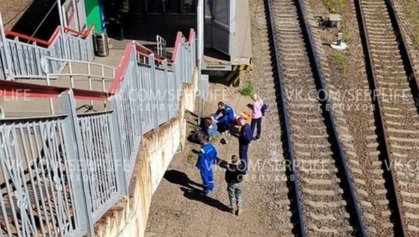 Серпухович крайне неудачно спрыгнул с железнодорожной платформы