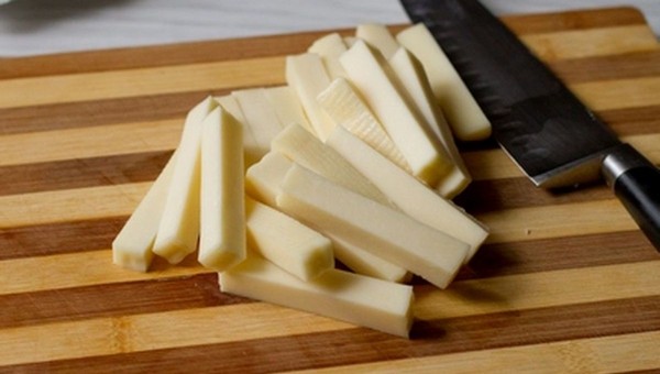 Потенциально опасный сыр найден на прилавках в Подмосковье