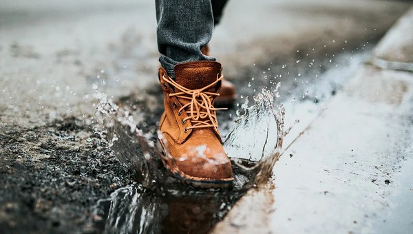 Простой прием, чтобы ботинки не промокали