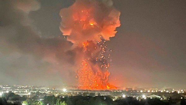 Мощный взрыв в Ташкенте: взорвался склад с электроавтомобилями