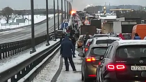 Симферопольское шоссе перекрыто в обе стороны с раннего утра 14 февраля