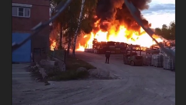 В Подмосковье сгорела фабрика, производящая «полицейских»