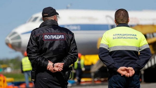 В Пулково пассажир угрожал взорвать самолёт 