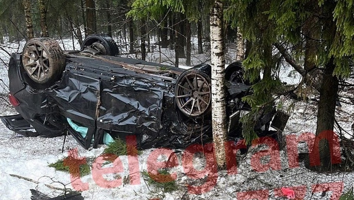 В Подмосковье BMW совершил смертельный переворот на мокрой дороге