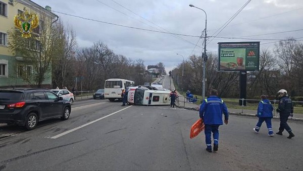В Серпухове машина скорой помощи перевернулась в результате ДТП 