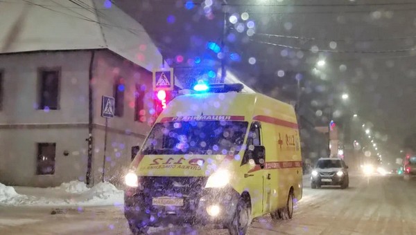 В российском городе второклассник обварился кипятком, упав в яму на улице 