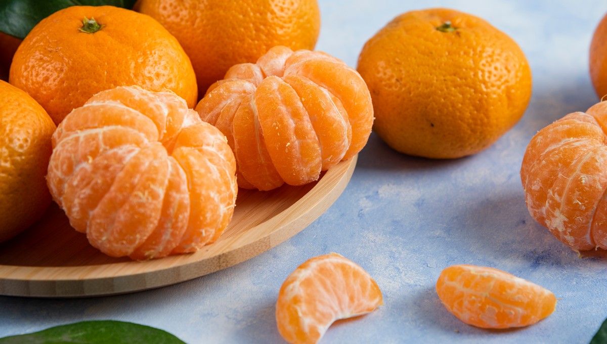 Потрясающий лайфхак: как сделать кислые мандарины сладкими всего за 10 минут 