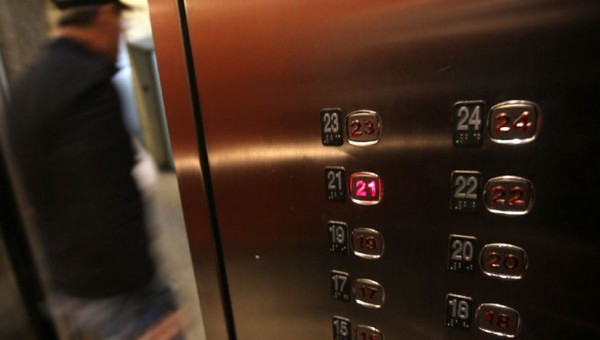 В Подмосковье 11-летняя девочка подверглась домогательствам в лифте 