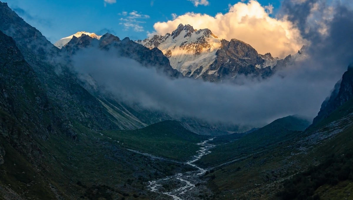 Туристы из Подмосковья исчезли в горах Кавказа