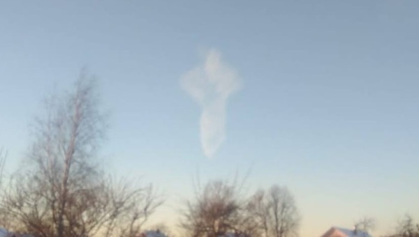 Загадочный знак появился в небе на севере Подмосковья