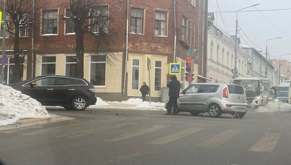 Две аварии произошли перед часом-пик на крупнейшей улице Серпухова 