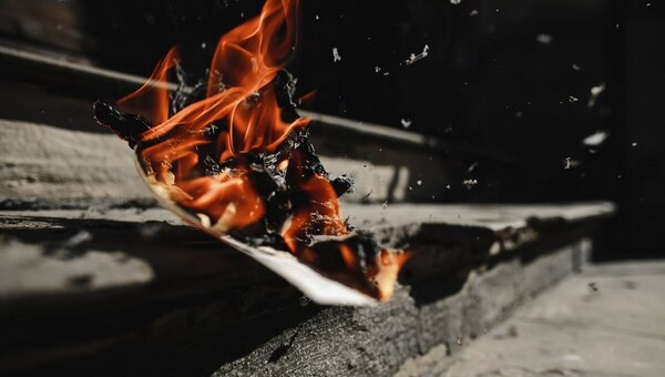 На пепелище дома в Подмосковье нашли смертельный «клад» на 150 миллионов