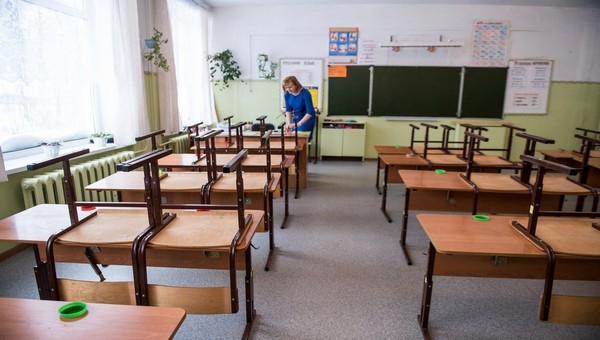 Школьники в Подмосковье учатся последнюю неделю