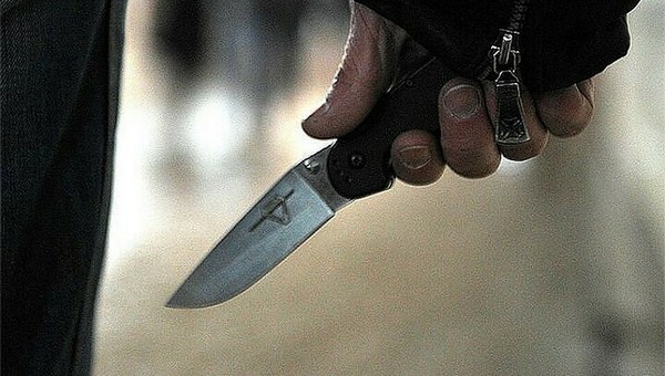 Мужчина с ножом напал на подмосковную школьницу