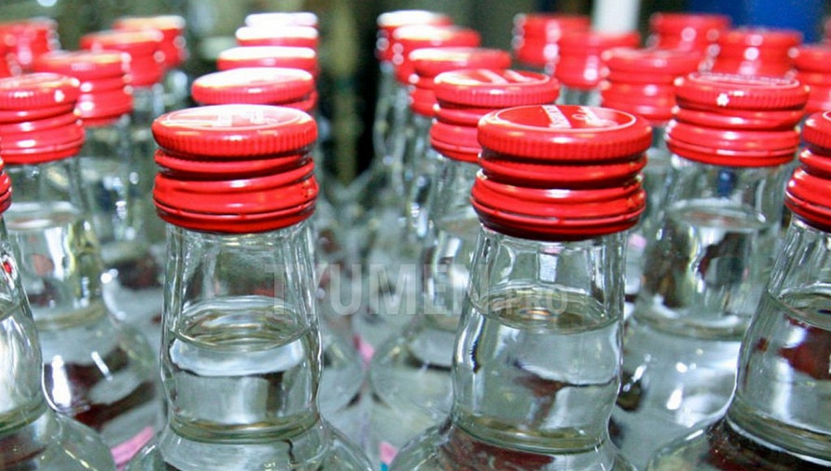 Два жителя Подмосковья продавали алкоголь на основе метанола