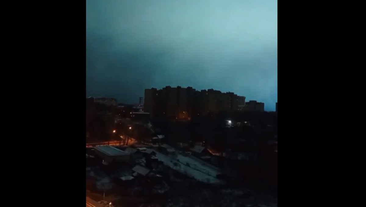 Жителей подмосковного города ужаснули ночные вспышки в небе