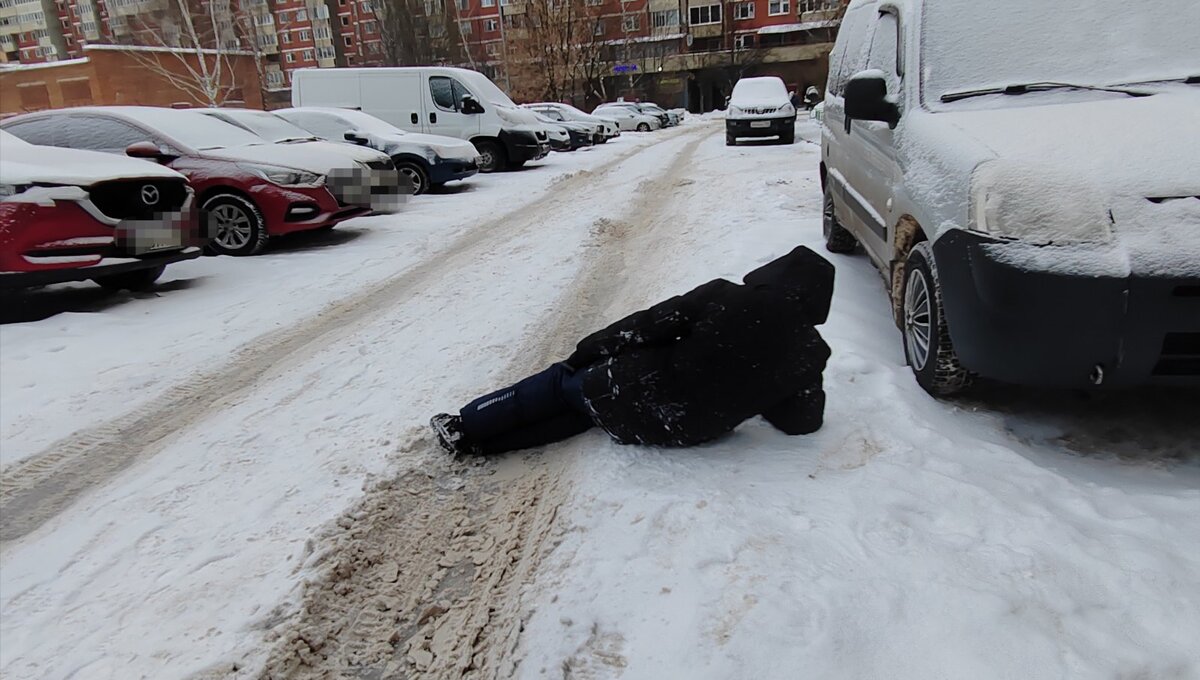 В подмосковном городе автомобиль сбил сразу двоих детей