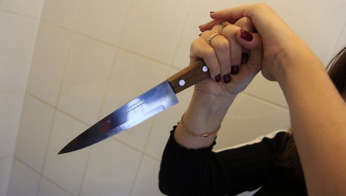 Девочка-подросток из московской школы ударила одноклассника ножом