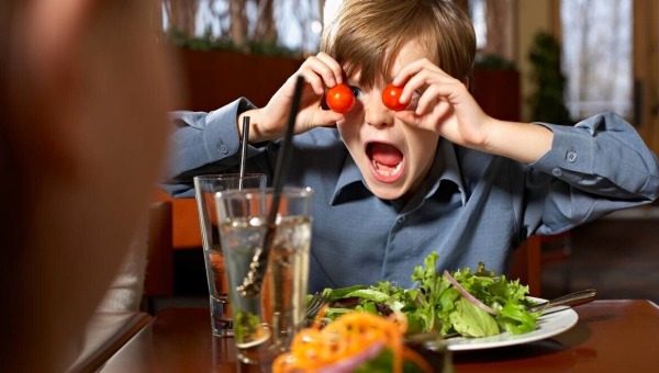 Ресторан обязал родителей следить за детьми и контролировать их поведение