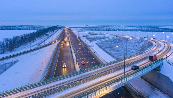 Две крупные автотрассы перевели на зимний скоростной режим