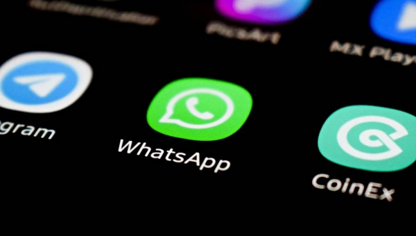 В WhatsApp можно будет принимать и отправлять сообщения пользователям других мессенджеров