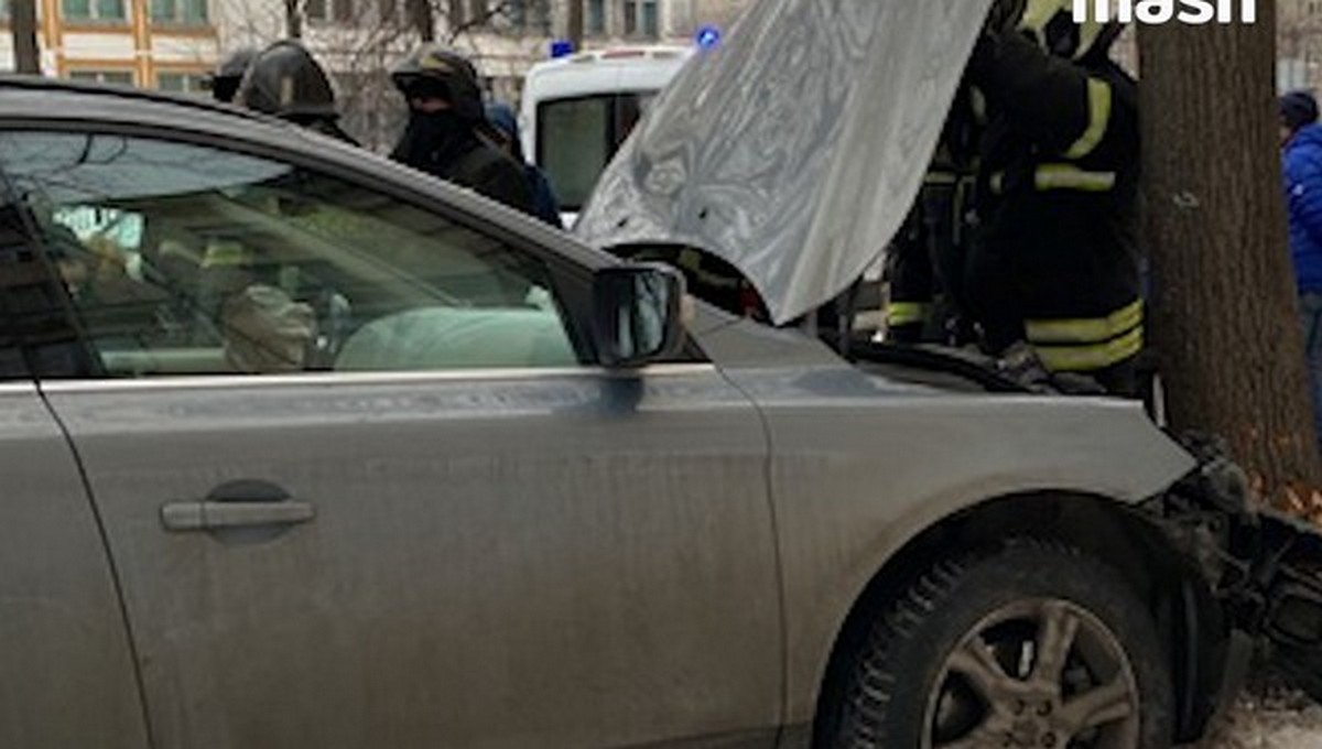 В Москве автомобиль с правительственными номерами устроил ДТП
