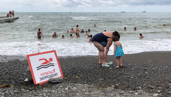 Туристы просто в шоке: Чёрное море превратилось в помойку 