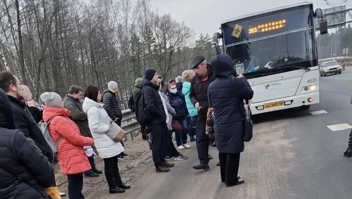 Автобус «Протвино-Москва» не смог довезти людей до пункта назначения