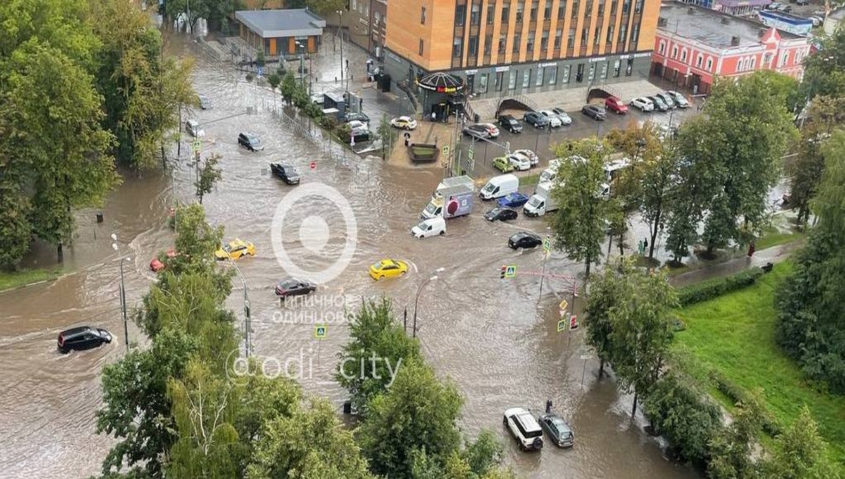 Москву и часть Подмосковья накрыл тропический ливень