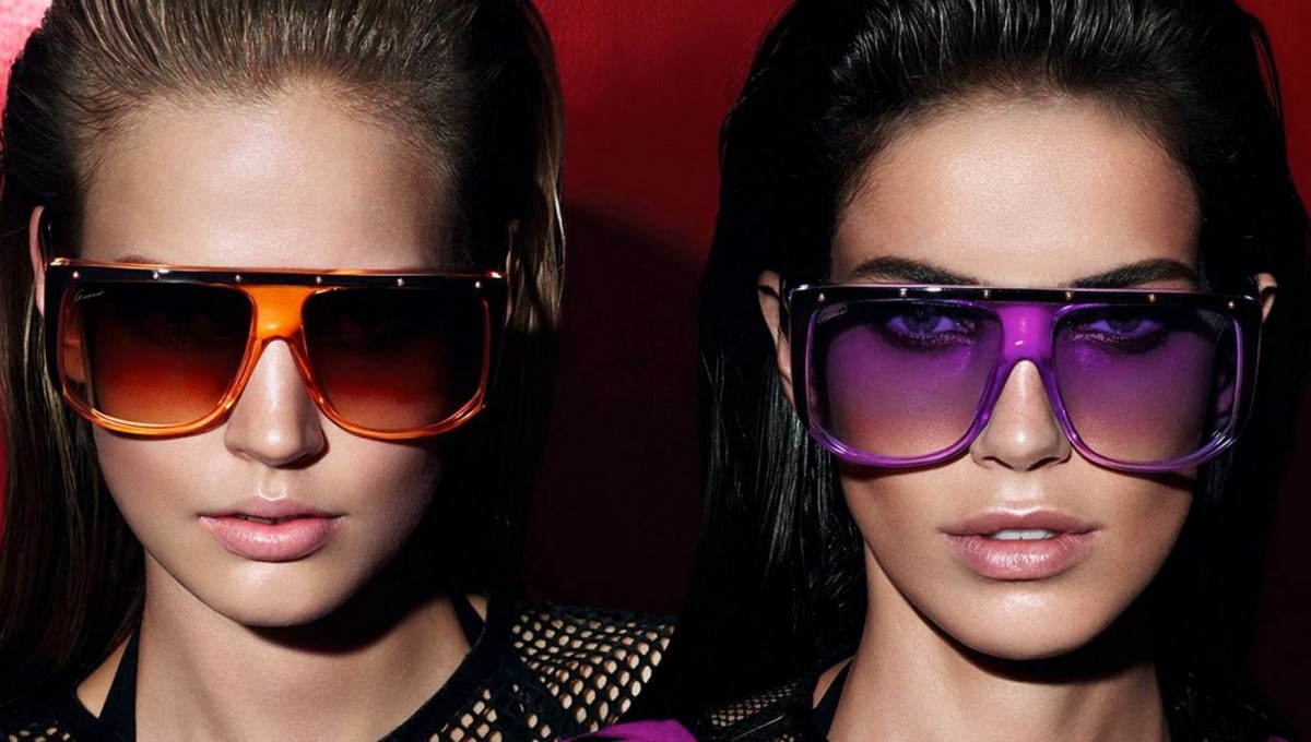 «Кошачий глаз» или цветные стёкла: эти очки носят настоящие модницы
