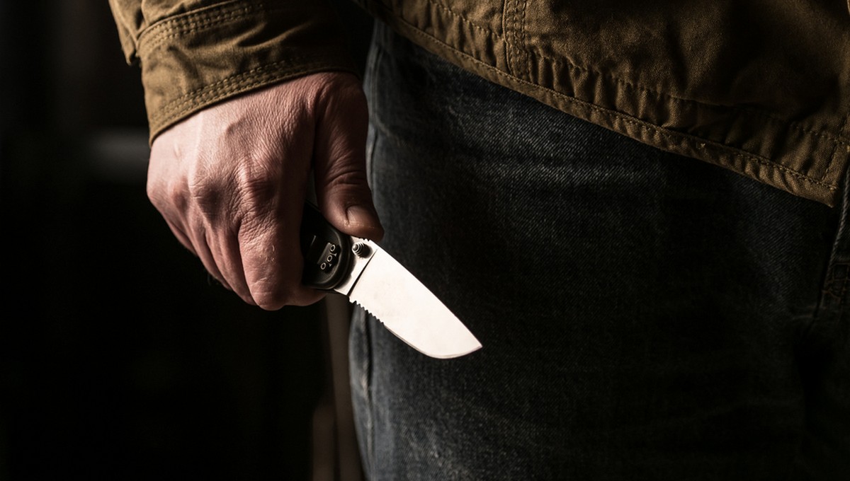 Мужчина с ножом напал на покупателей в «Пятёрочке»