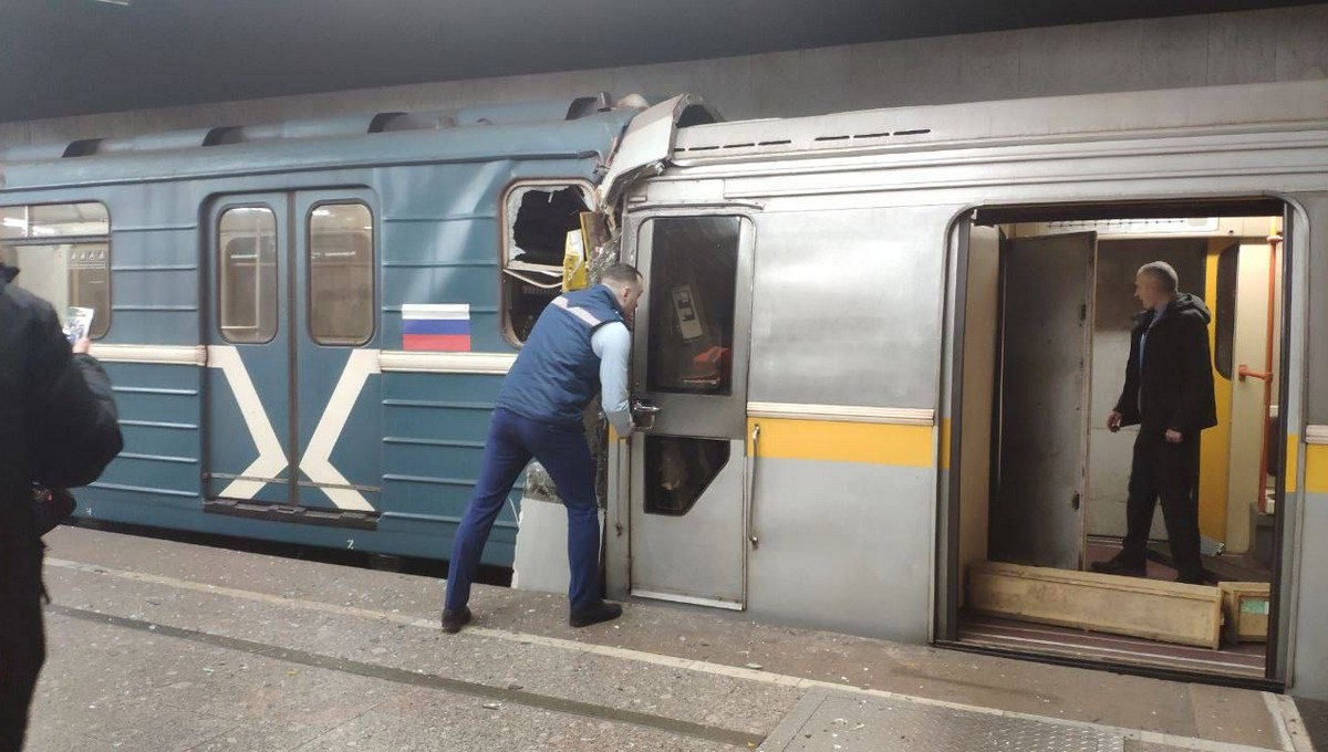 В московском метро столкнулись два поезда